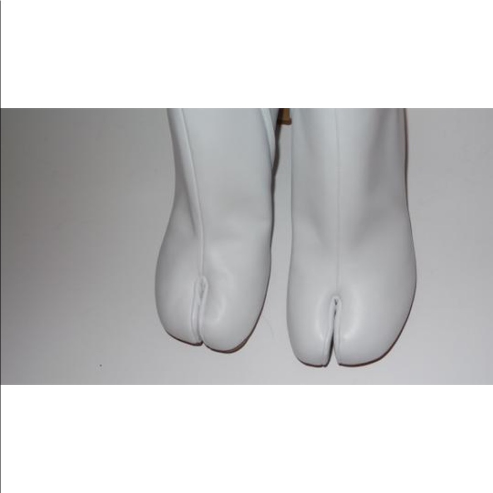 MAISON MARGIELA SPLIT TOE TABI WHITE ANKLE BOOTS - Picture 7 of 9